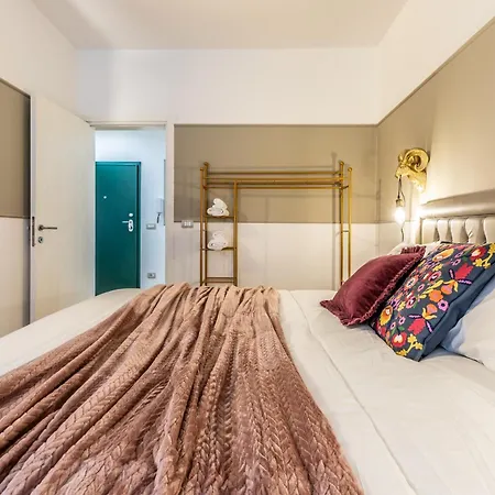 Διαμέρισμα Housmart Azzo Gardino 4 *